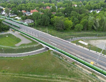 Luftaufnahme der Eisenbahnüberführung am Mauerweg